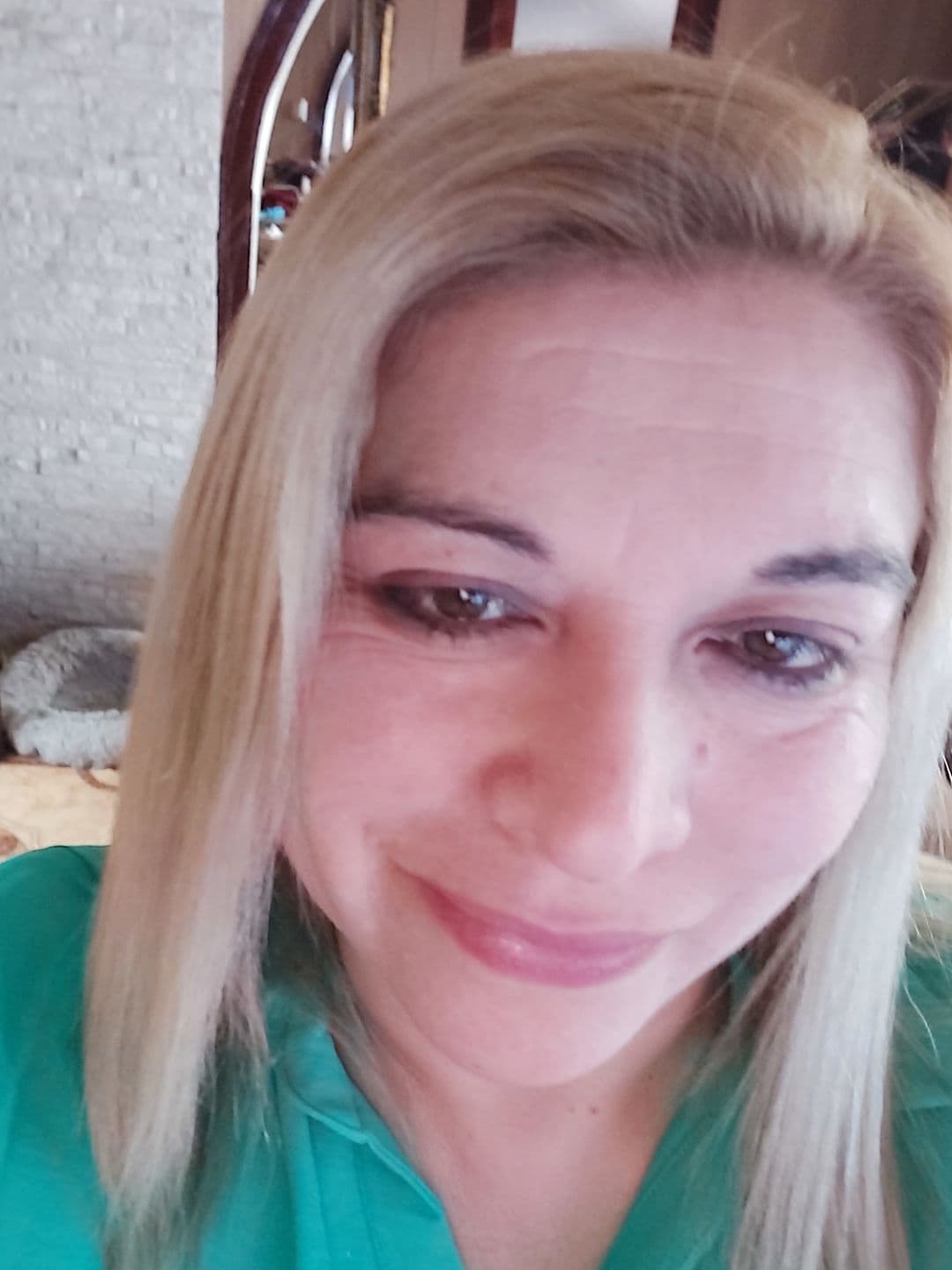 Foto de Cecilia L. usando Shampoo Matizador Platinum 300 ml