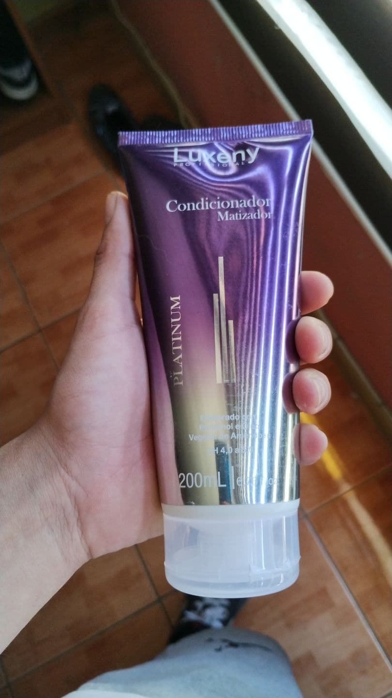 Foto de Nicolás S. usando Acondicionador Matizador Platinum 300 ml