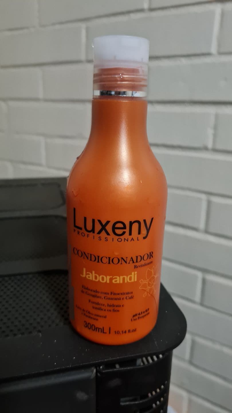 Foto de Joanna M. usando Acondicionador Anticaída Jaborandi 300ml