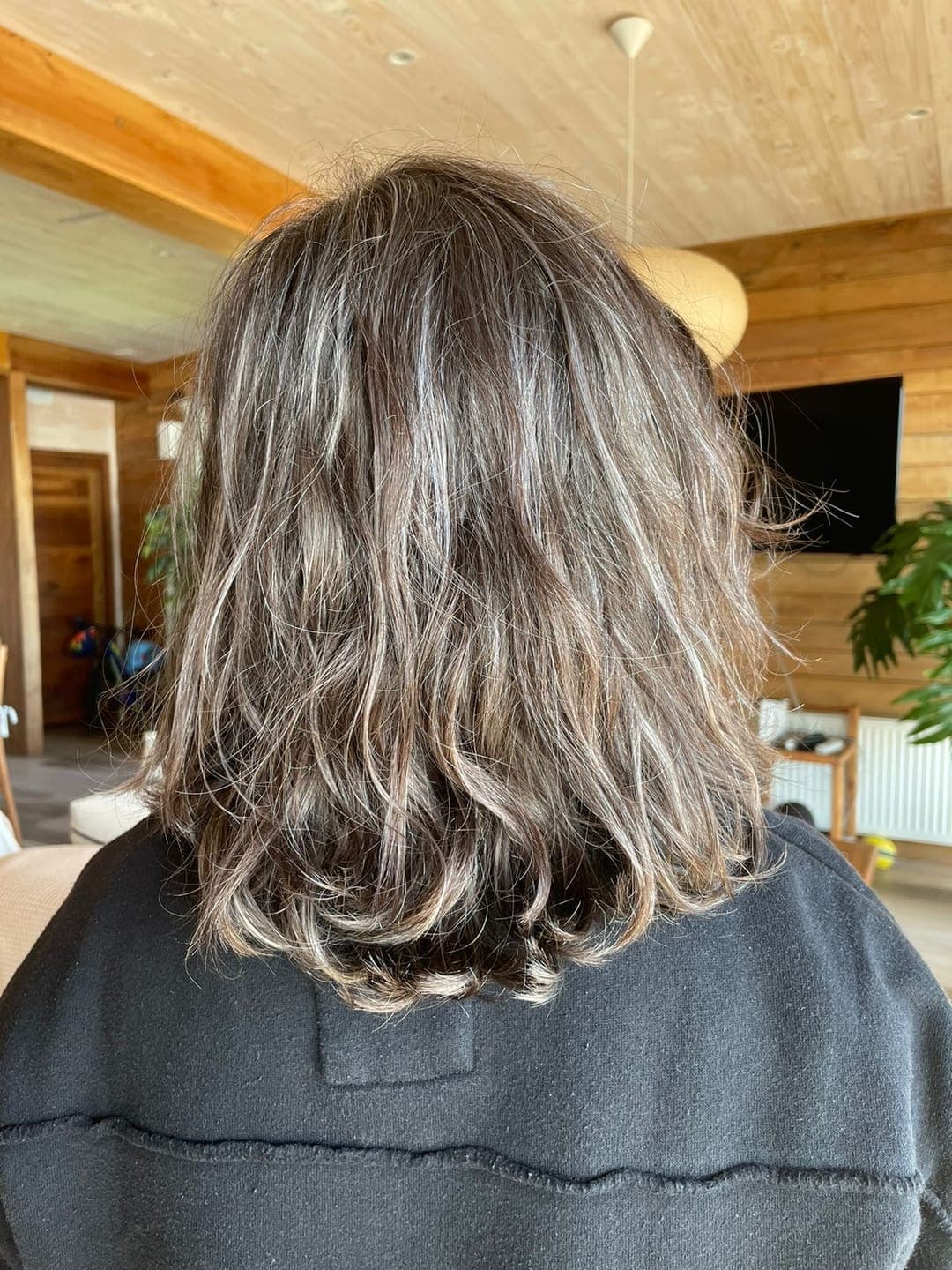 Foto de Marisel M. usando Shampoo Matizador Platinum 300 ml