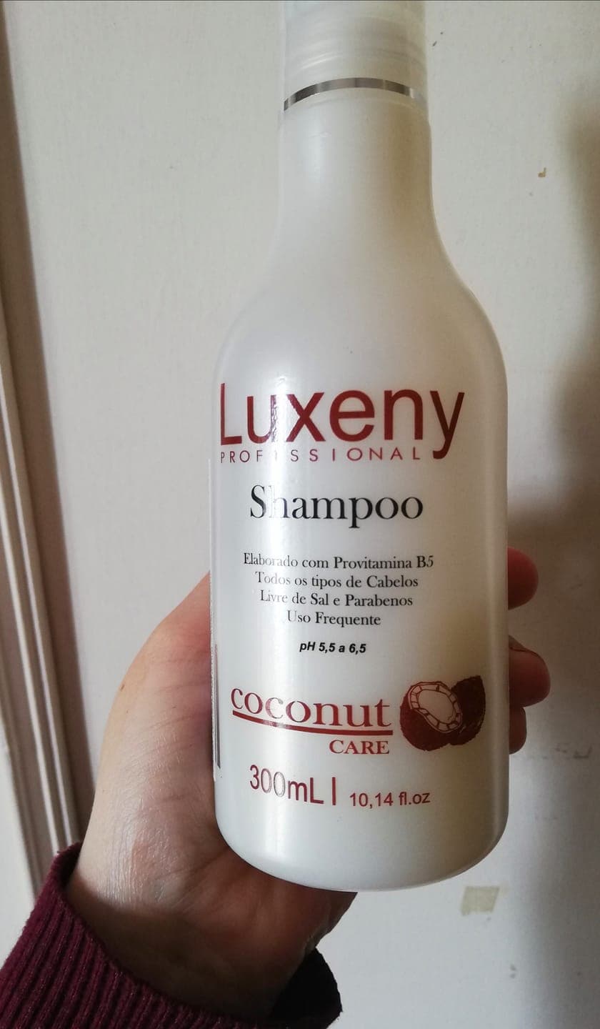 Foto de Beatriz R. usando Shampoo Vegano Coconut 300 ml