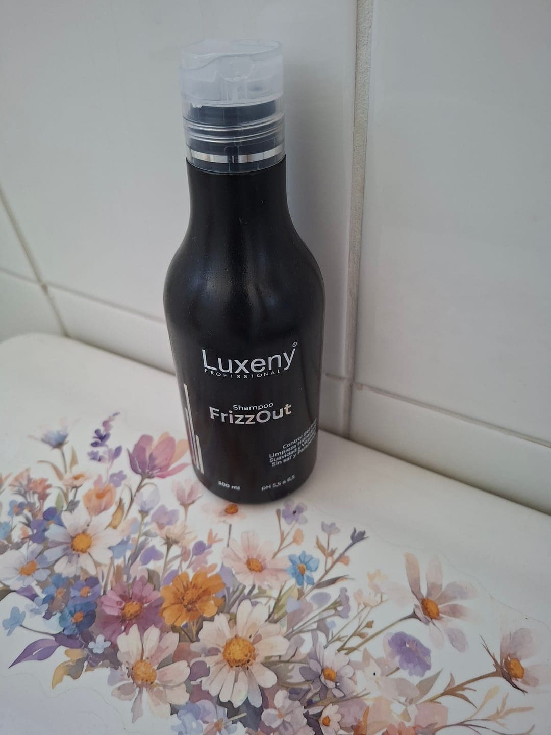 Foto de Yasna V. usando Preventa Shampoo Antifrizz 300 ml