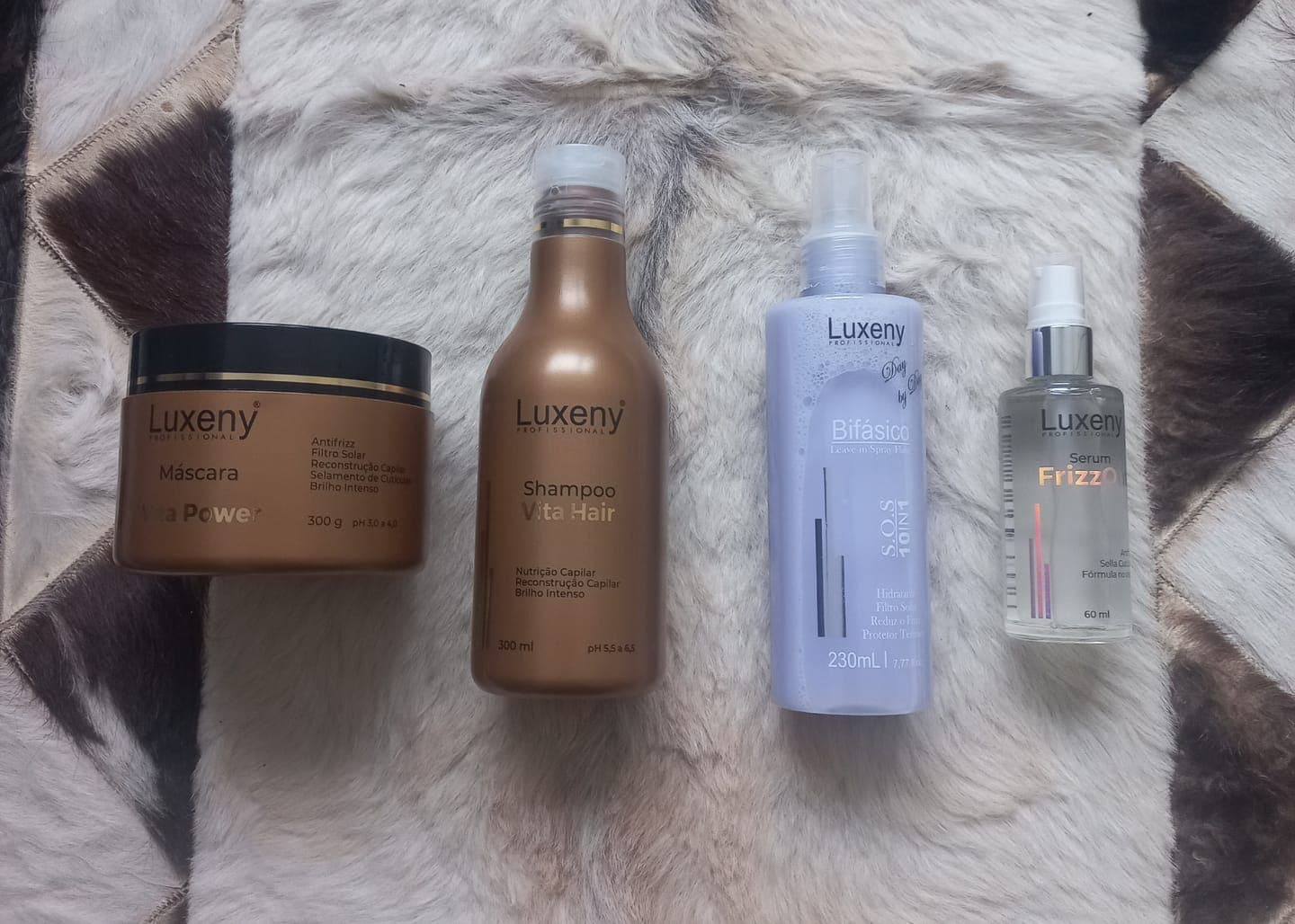 Foto de Daniela V. usando Shampoo Reconstrucción Vita Hair 300 ml