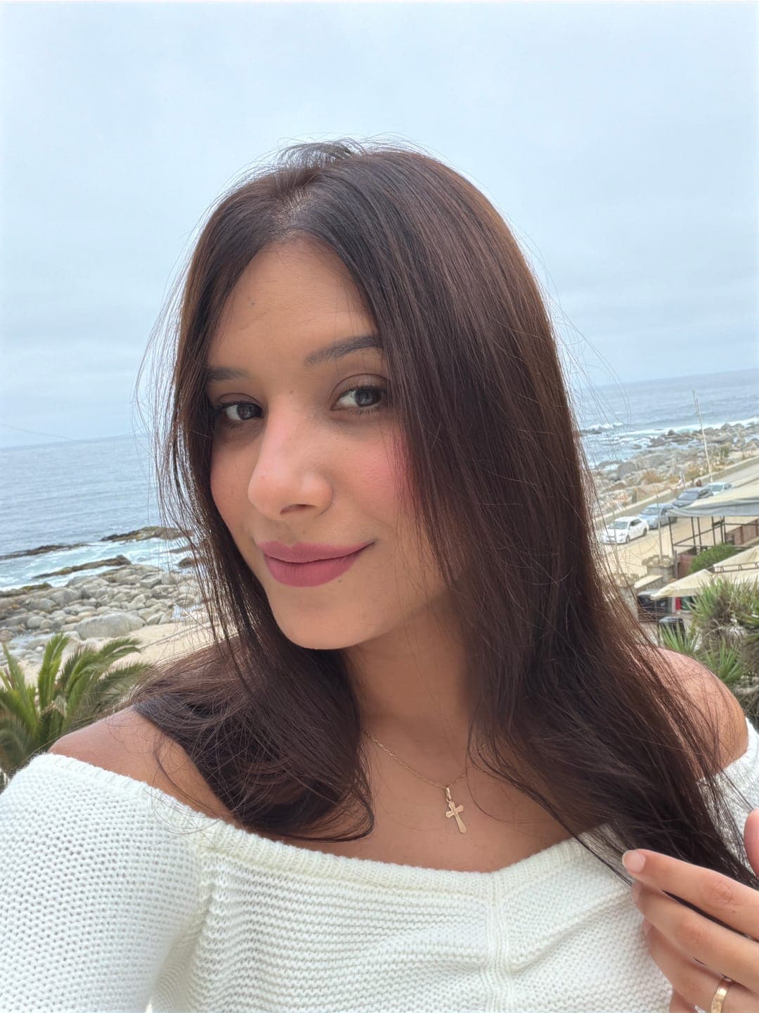 Foto de Johanly V. usando Shampoo Reconstrucción Vita Hair 300 ml