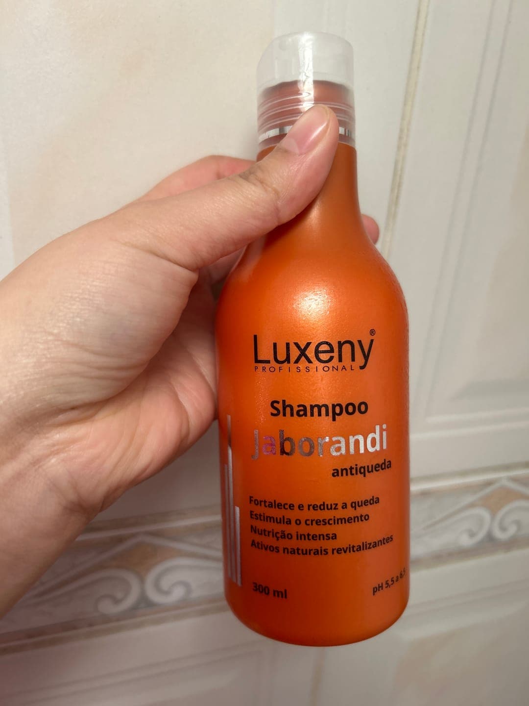 Foto de Estefanía M. usando Shampoo Anticaída Jaborandi 300ml