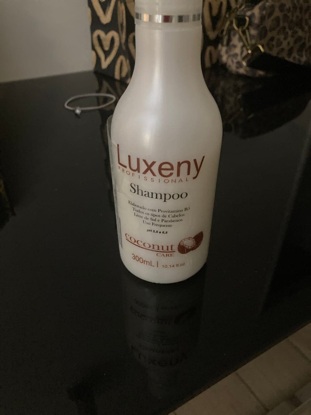 Foto de Monica L. usando Shampoo Vegano Coconut 300 ml