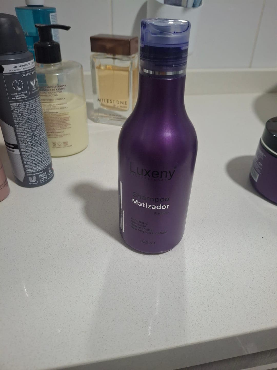 Foto de Isabel L. usando Shampoo Matizador Platinum 300 ml