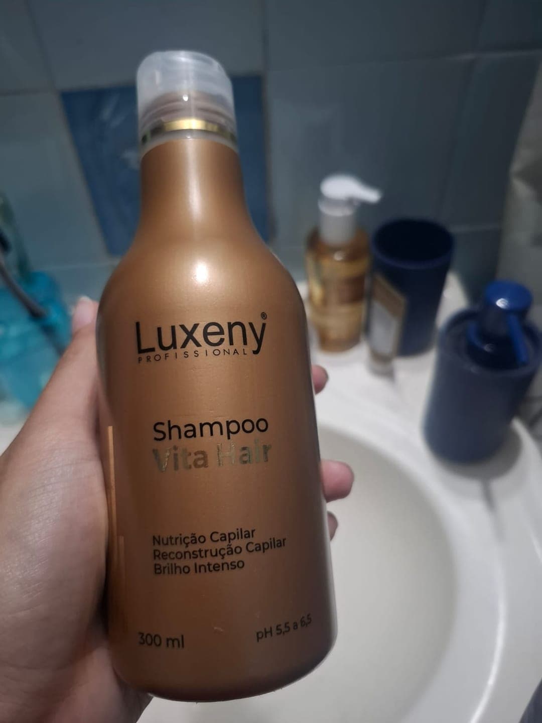 Foto de Marilyn M. usando Shampoo Reconstrucción Vita Hair 300 ml