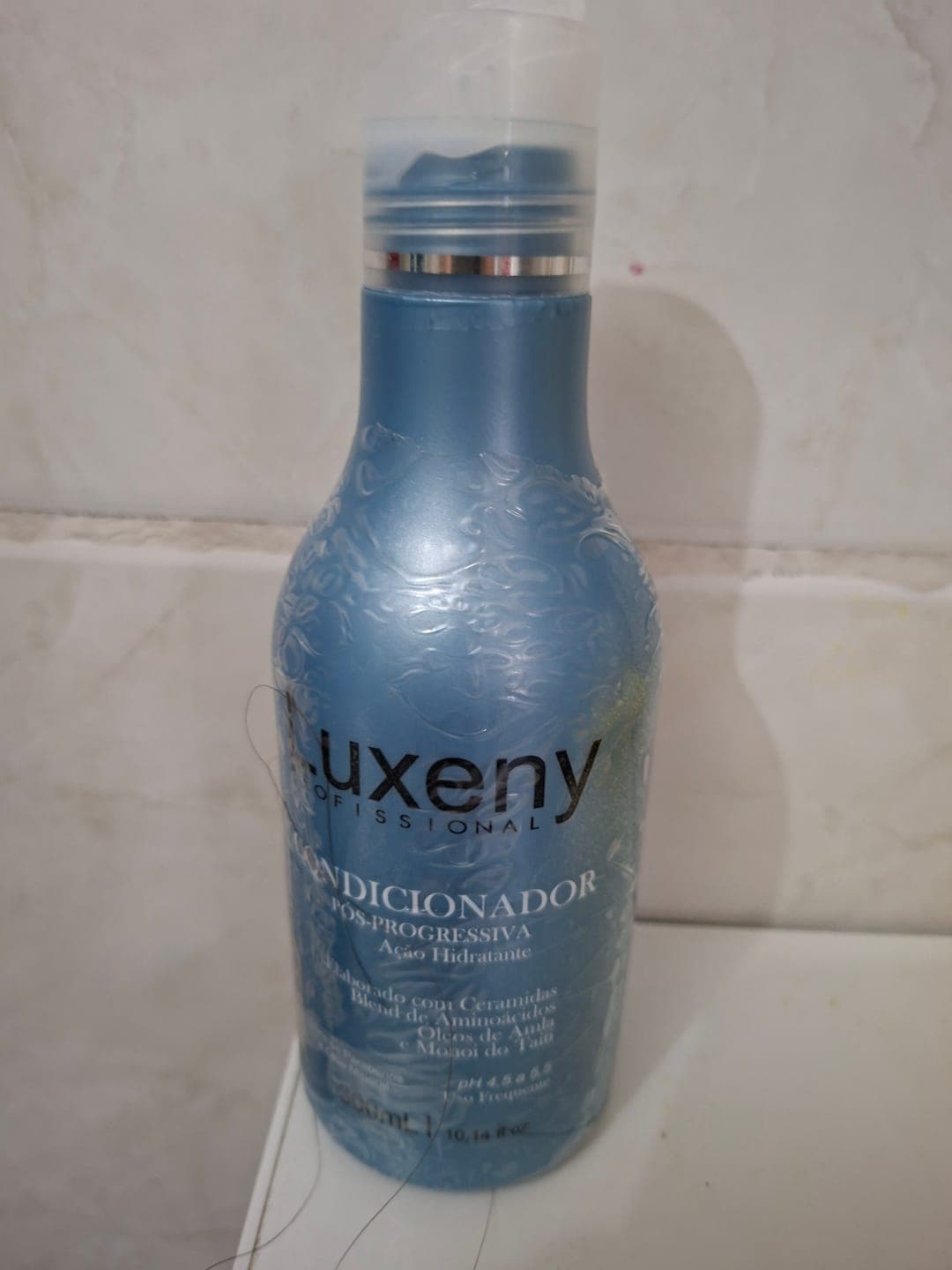 Foto de Luz G. usando Shampoo Post-Alisado 300 ml