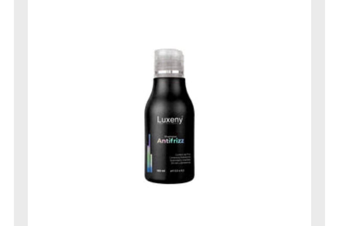 Foto de Sofia O. usando Shampoo Antifrizz 150 ml