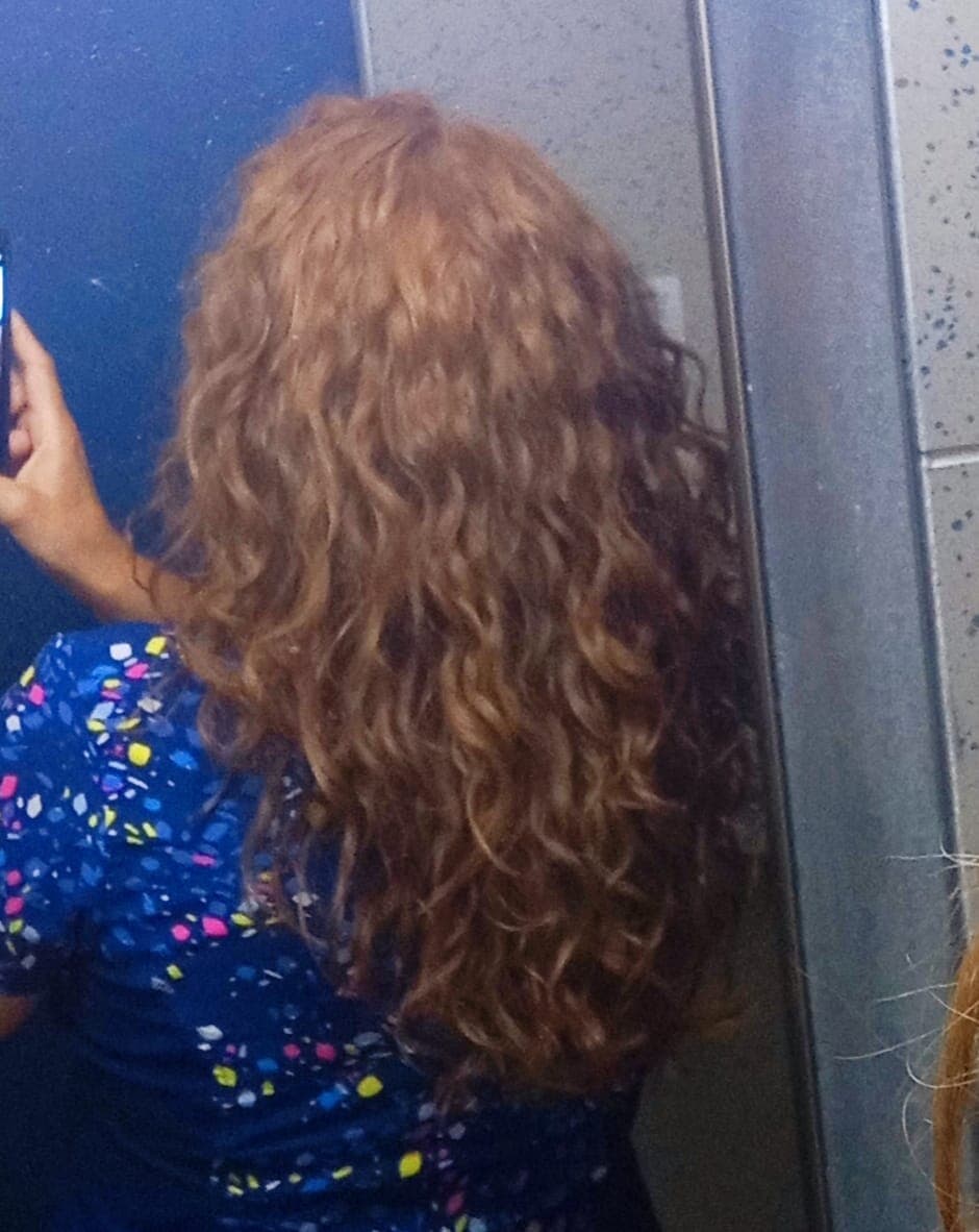 Foto de Lorena V. usando Activador de Rizos Termoactivo 300 g