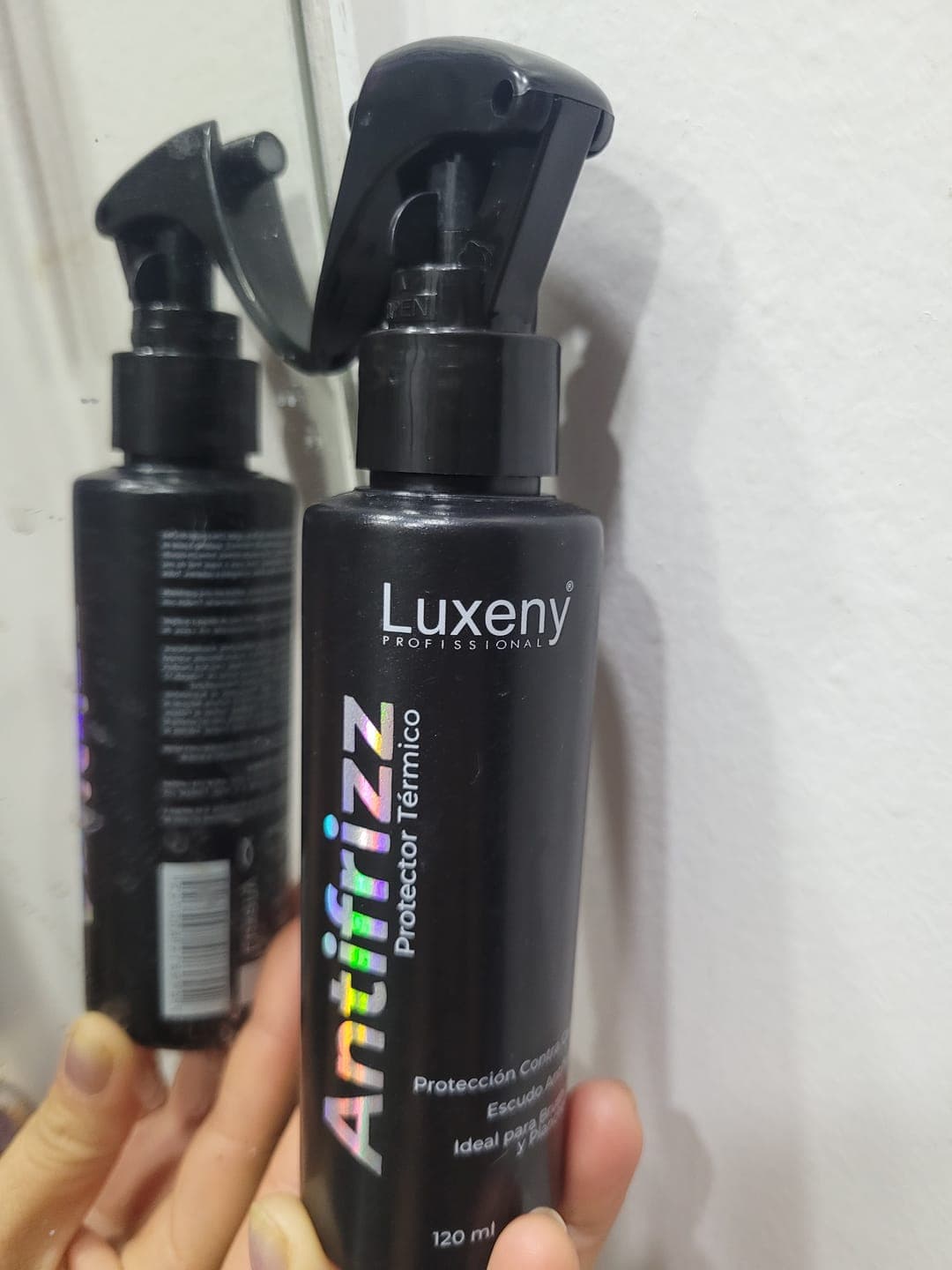 Foto de Veronica C. usando Protector Térmico Antifrizz 120 ml