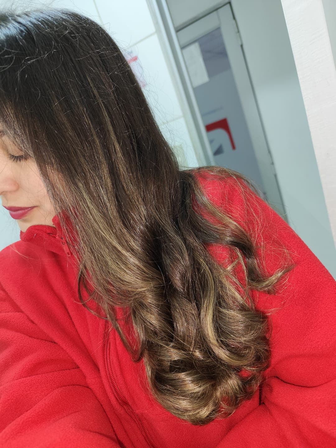 Foto de Ximena E. usando Hidratox, tratamiento efecto bótox capilar instantáneo