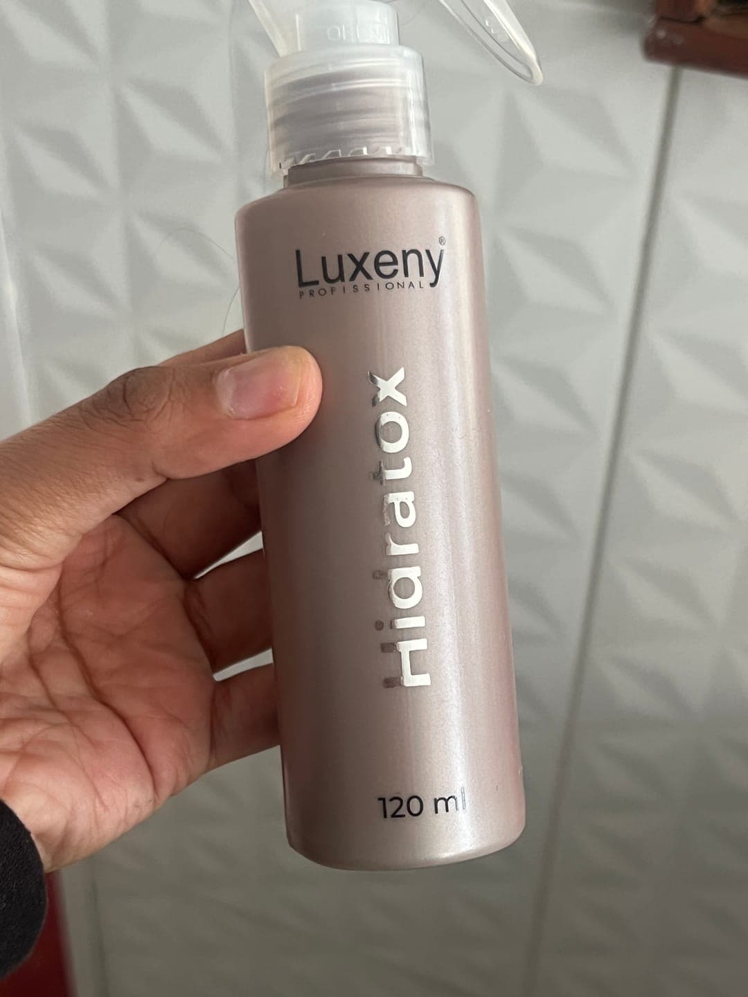 Foto de Scarlet O. usando Hidratox, tratamiento efecto bótox capilar instantáneo