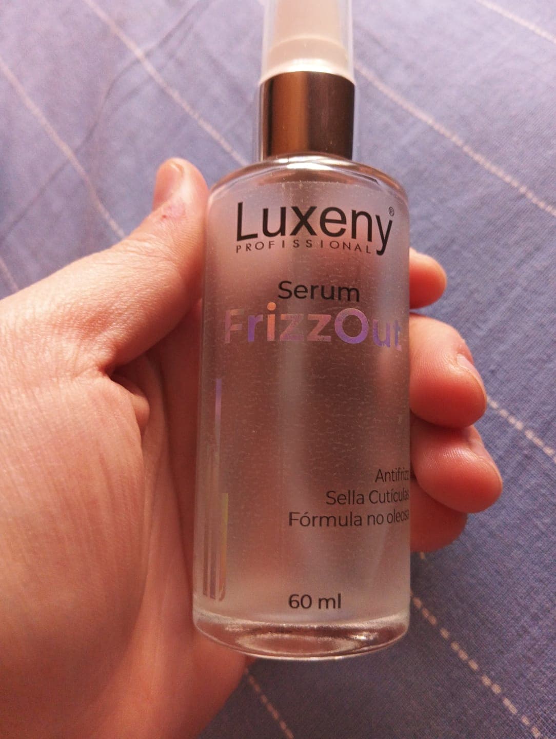 Foto de Javiera G. usando Serum Antifrizz 60 ml