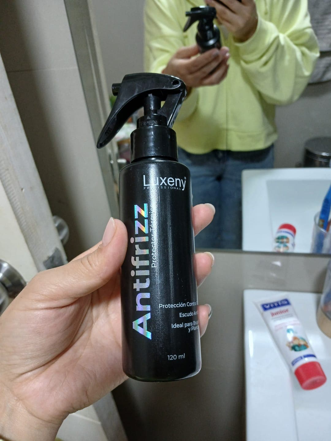 Foto de Yaritza C. usando Protector Térmico Antifrizz 120 ml