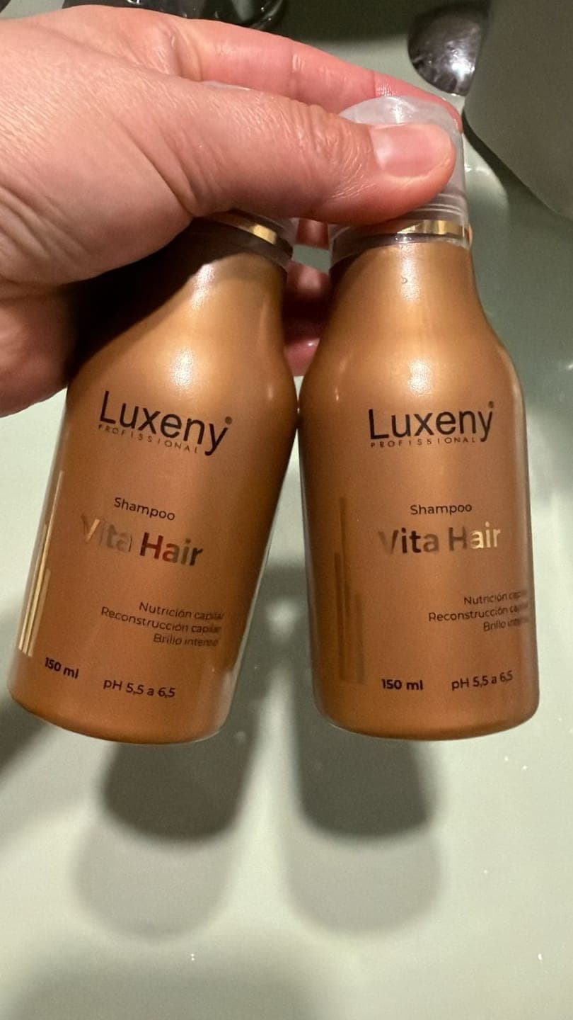 Foto de Carolina R. usando Acondicionador Reconstrucción Vita Hair 150 ml