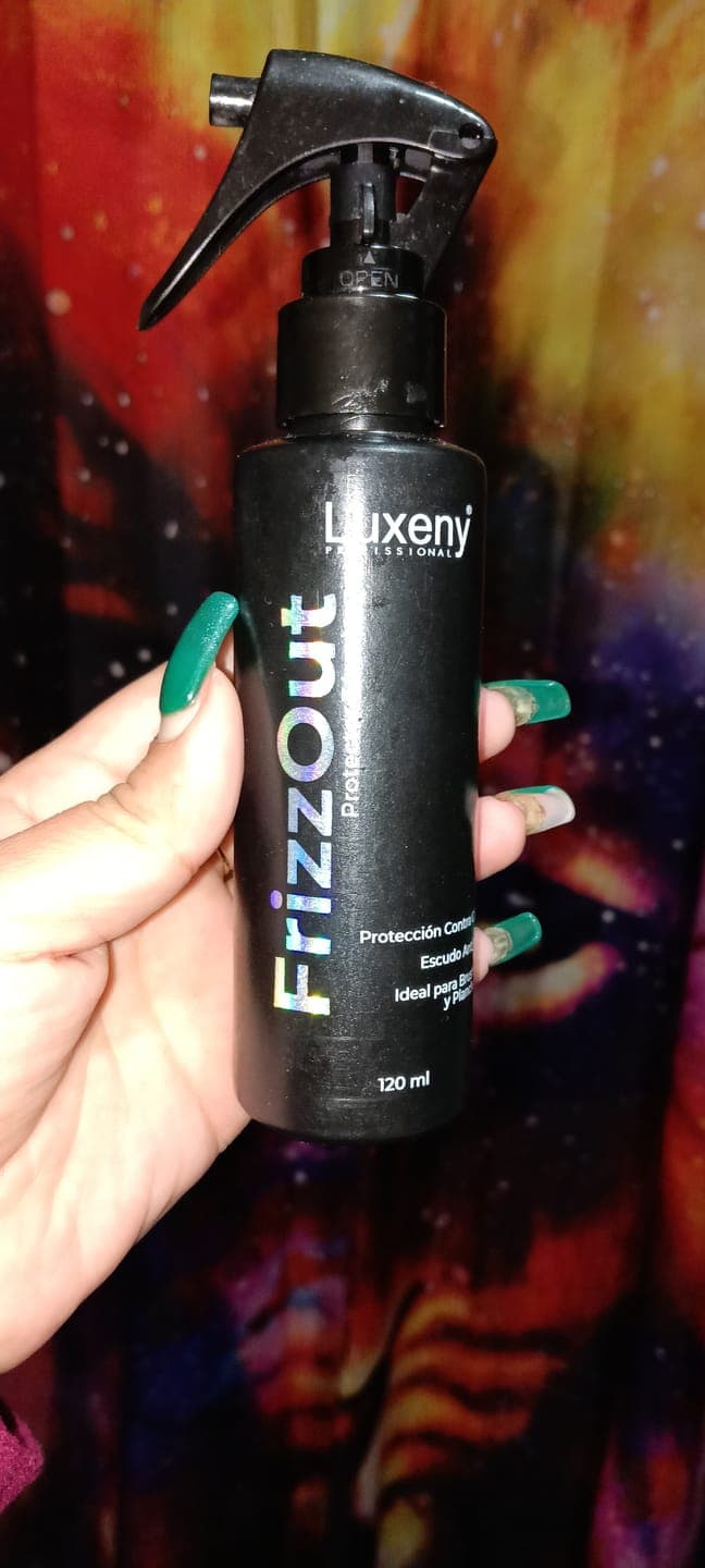 Foto de Patricia G. usando Protector Térmico Antifrizz 120 ml