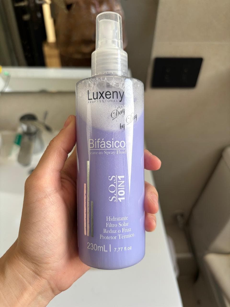 Foto de Natalia C. usando Spray Bifásico 10 en 1 230 ml