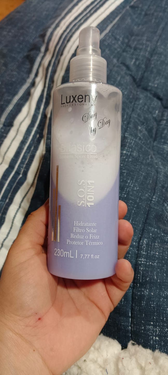Foto de Gabriela R. usando Spray Bifásico 10 en 1 230 ml