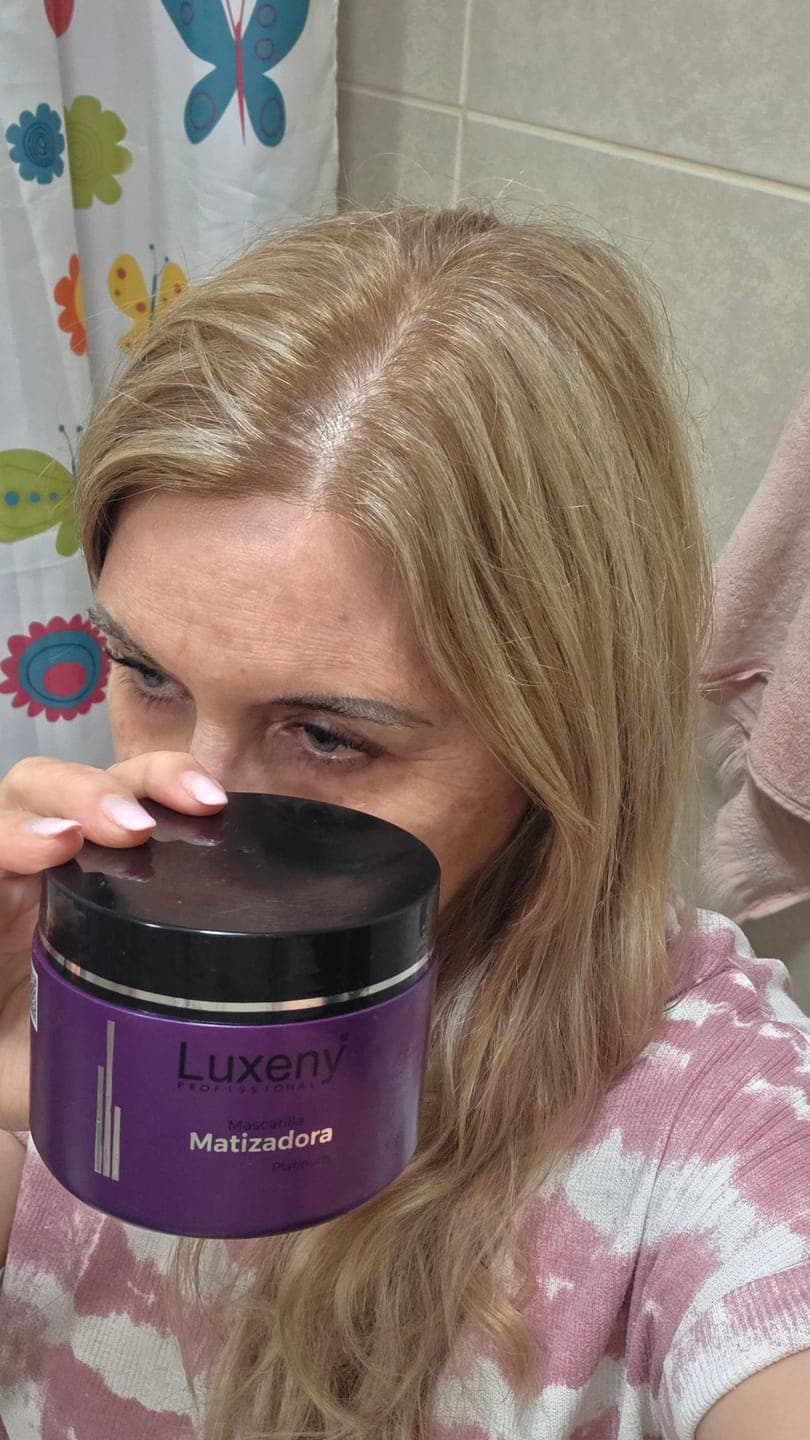 Foto de Paola P. usando Mascarilla Matizadora Platinum 300 g