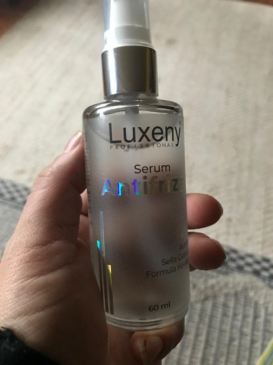 Foto de Carolina A. usando Serum Antifrizz 60 ml