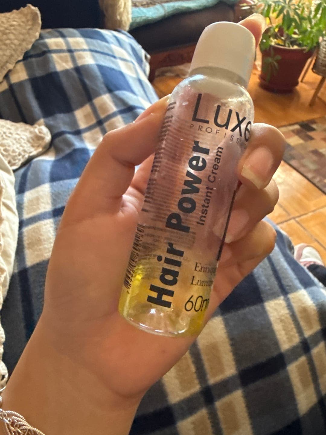 Foto de Yuliana C. usando Hair Power - Reparación Capilar 60 ml
