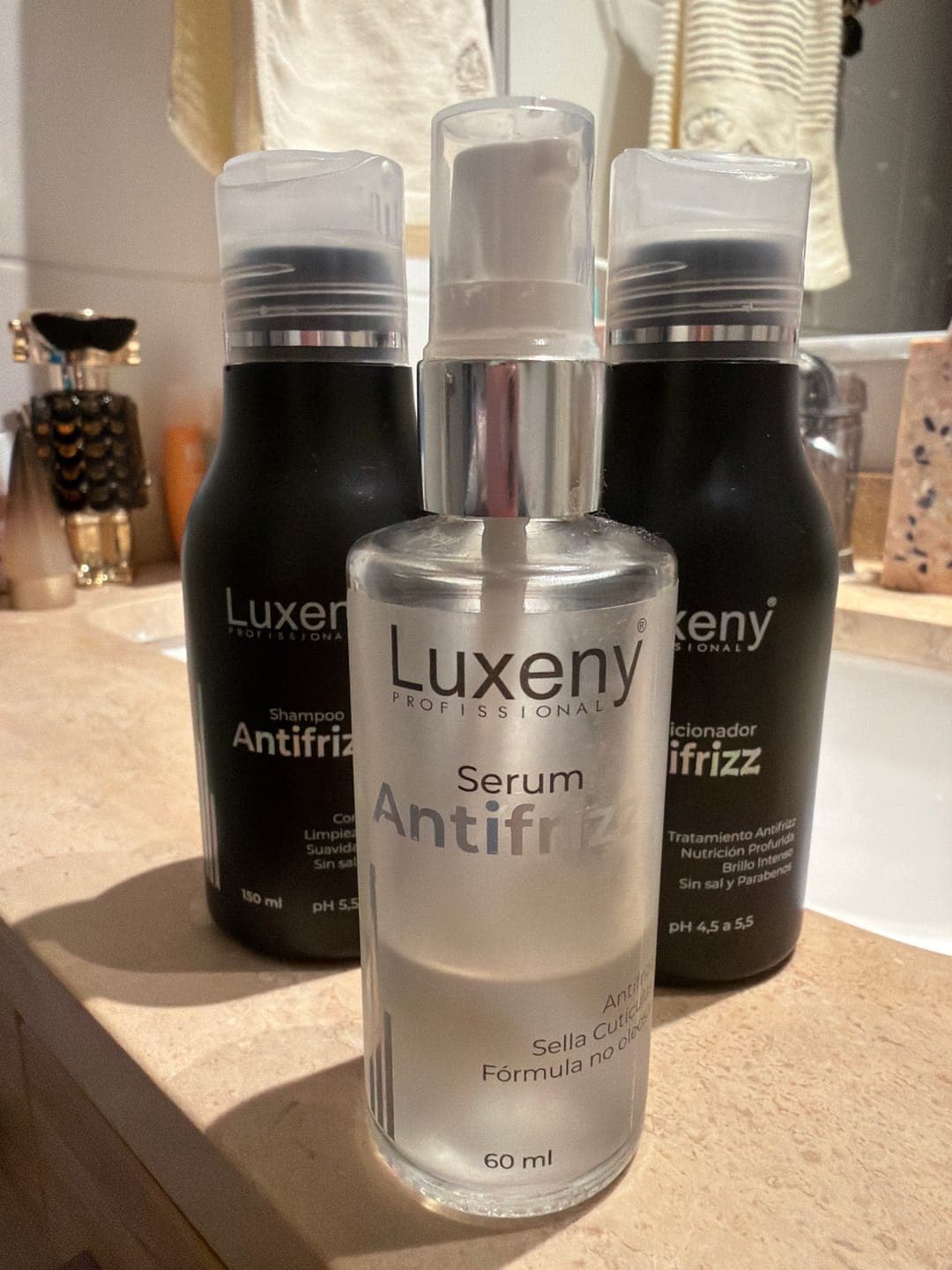 Foto de Lucia R. usando Serum Antifrizz 60 ml