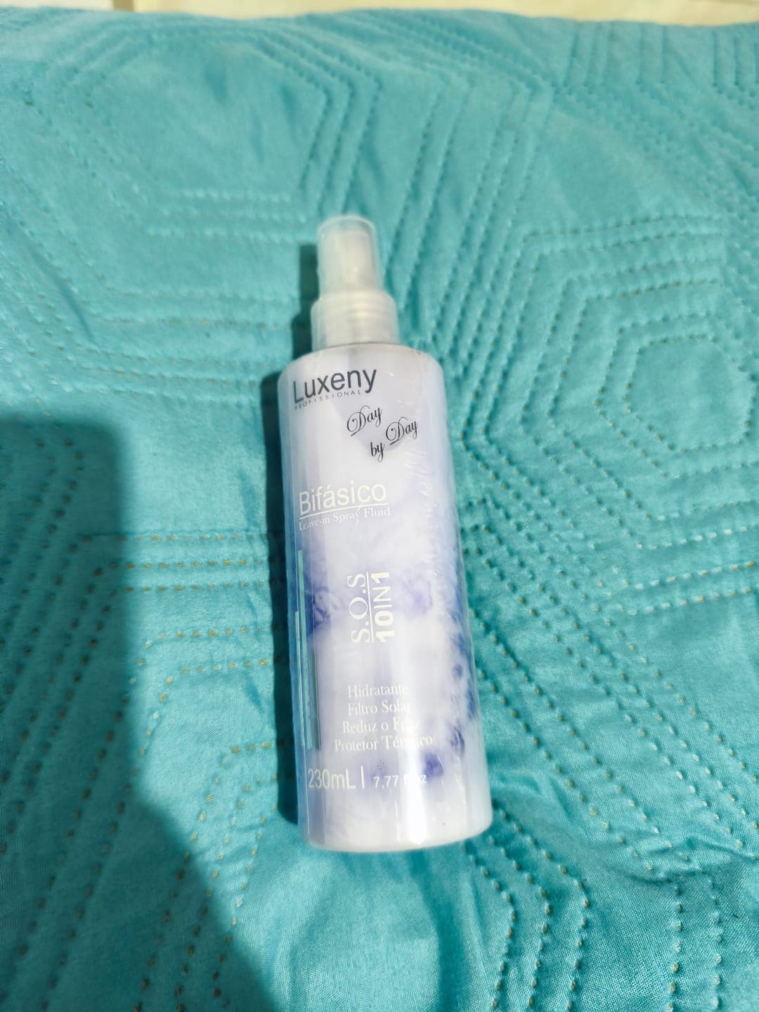 Foto de María D. usando Spray Bifásico 10 en 1 230 ml