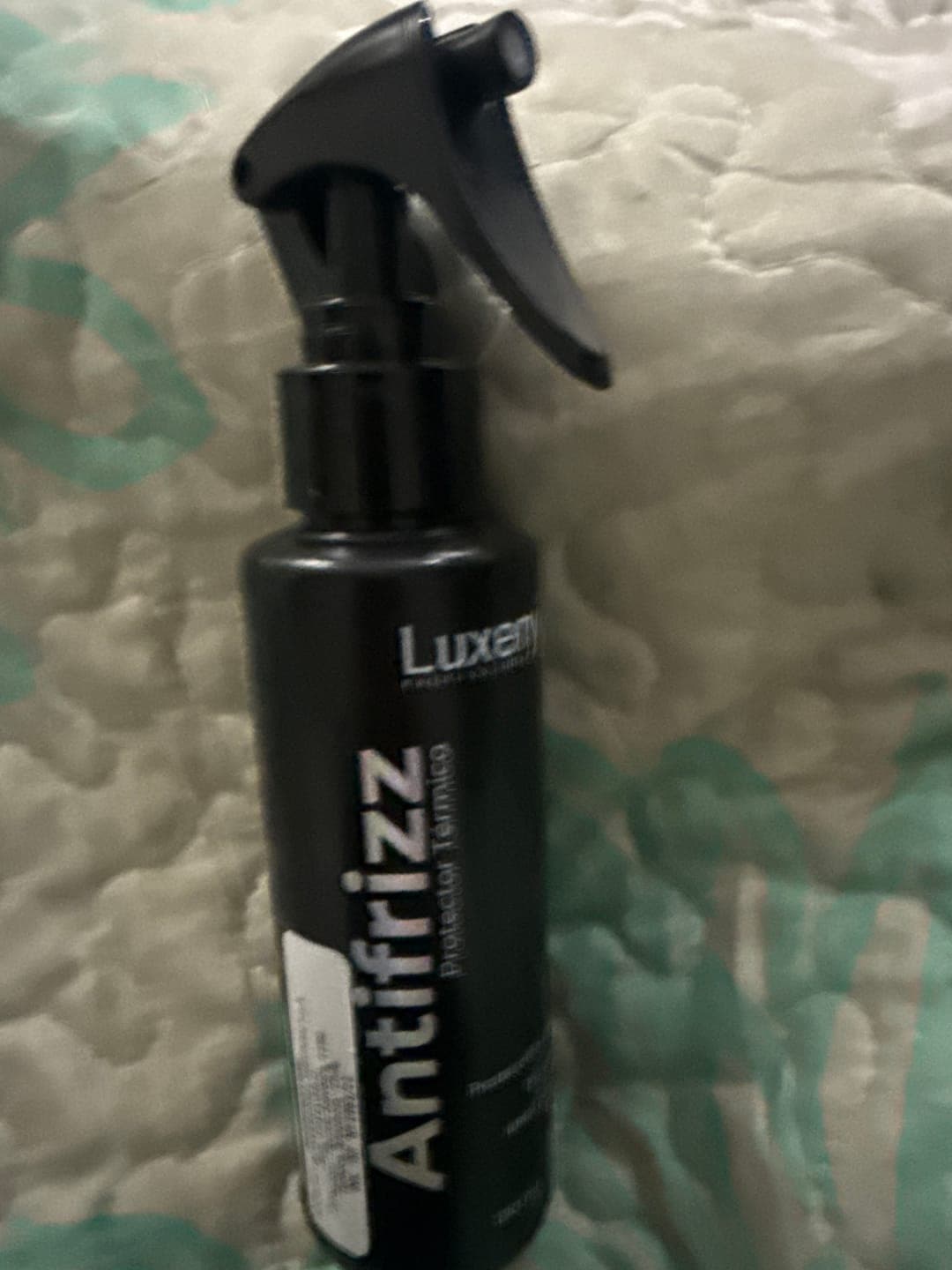 Foto de Karina P. usando Protector Térmico Antifrizz 120 ml