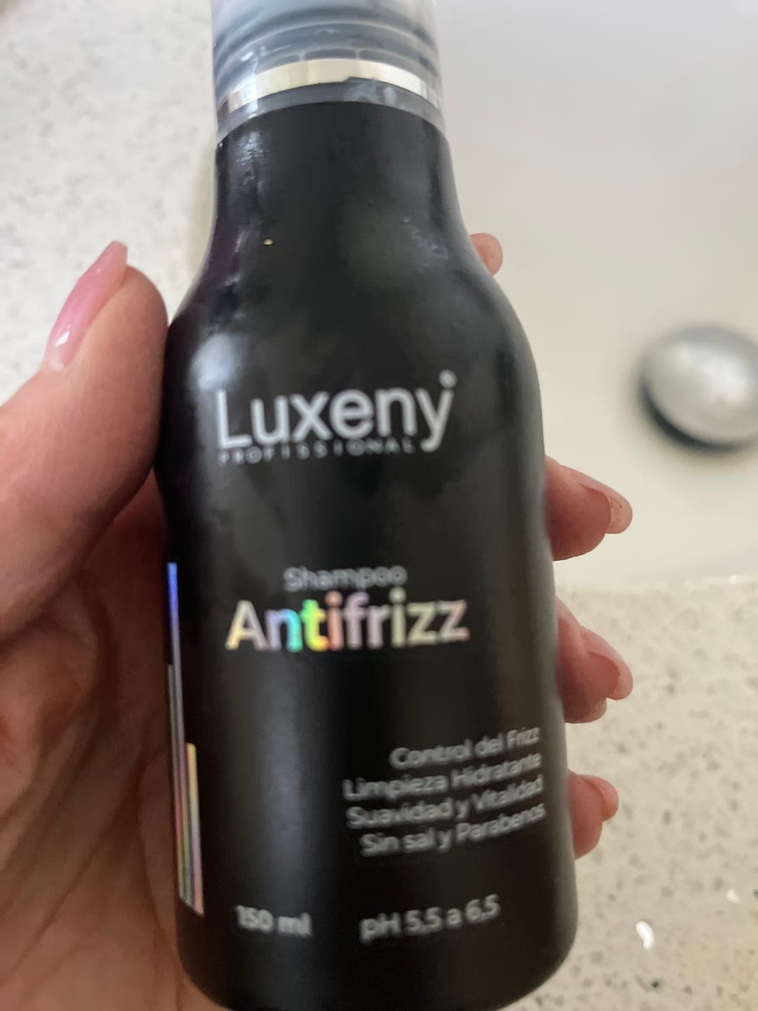 Foto de Mirta P. usando Shampoo Antifrizz 150 ml