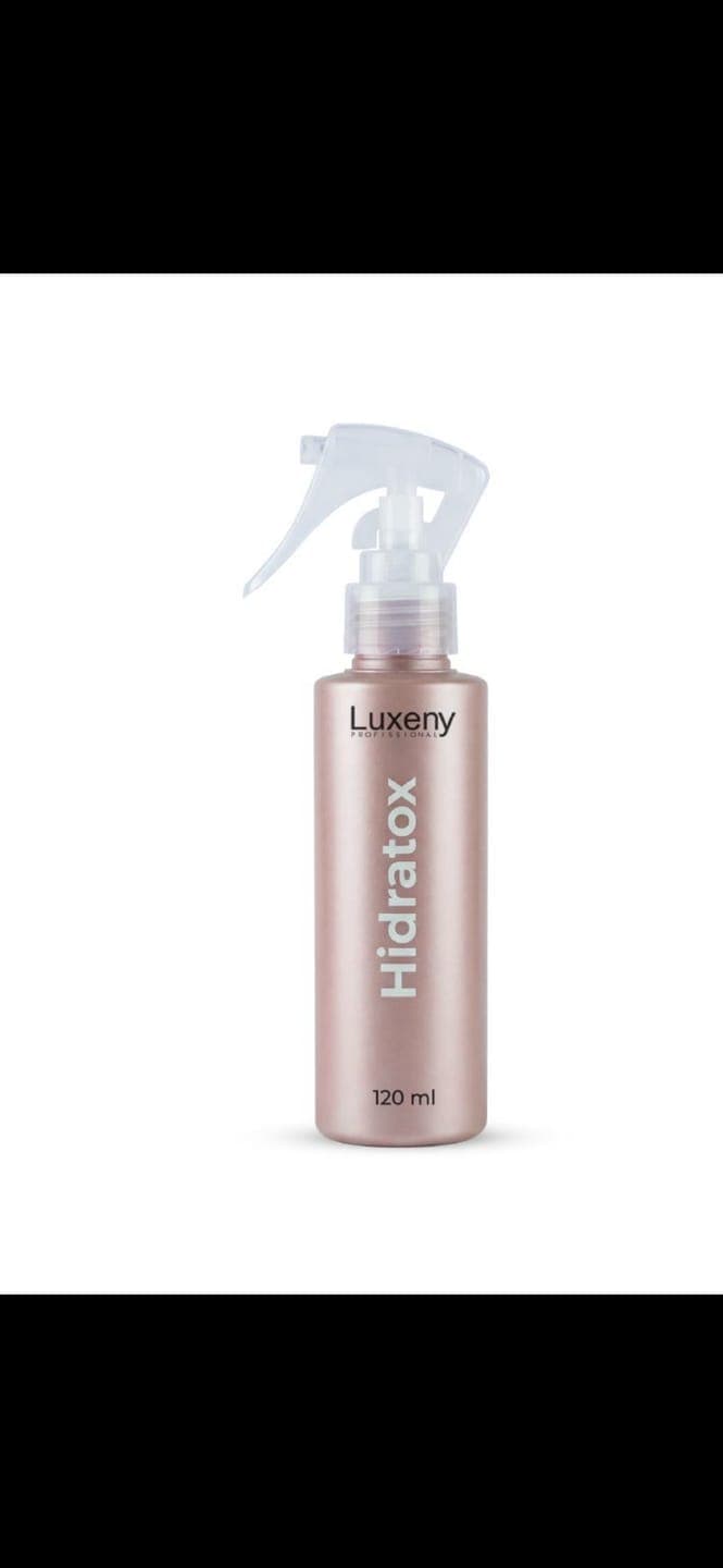 Foto de Claudia V. usando Shampoo Reconstrucción Vita Hair 300 ml