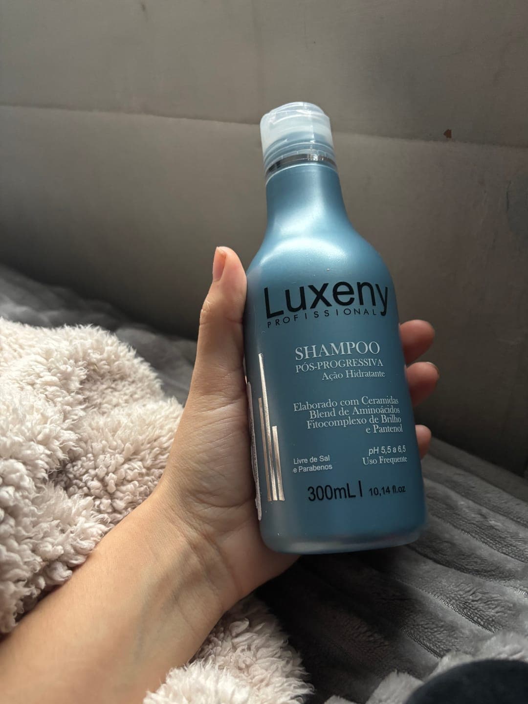 Foto de Yeraldin M. usando Shampoo Post-Alisado 300 ml