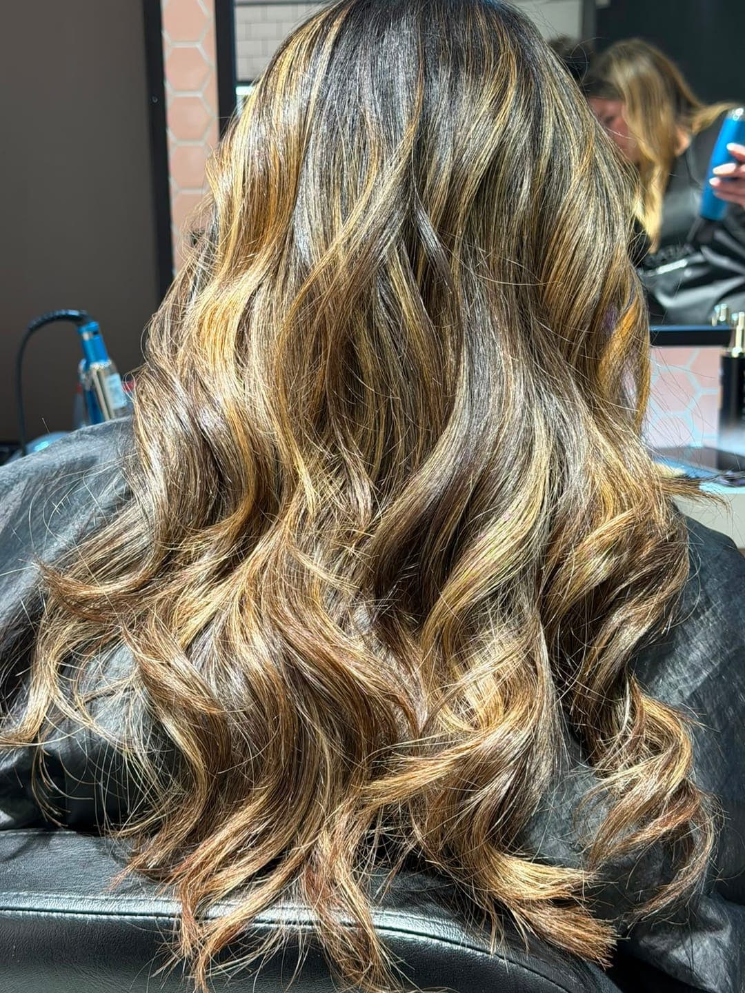 Foto de Alejita V. usando Serum Antifrizz 60 ml