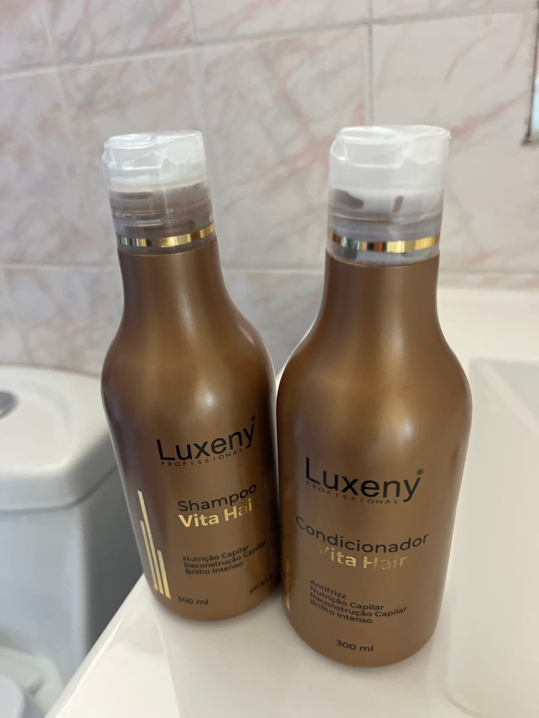 Foto de Andrea E. usando Acondicionador Reconstrucción Vita Hair 300 ml