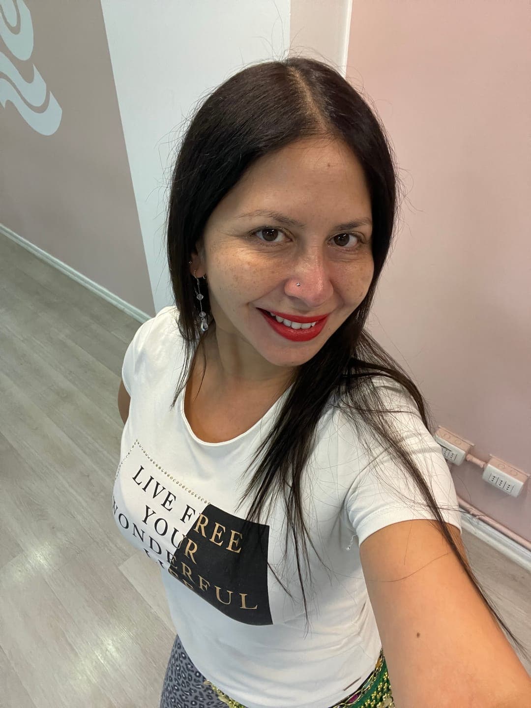 Foto de Gilda L. usando Shampoo Antifrizz 300 ml