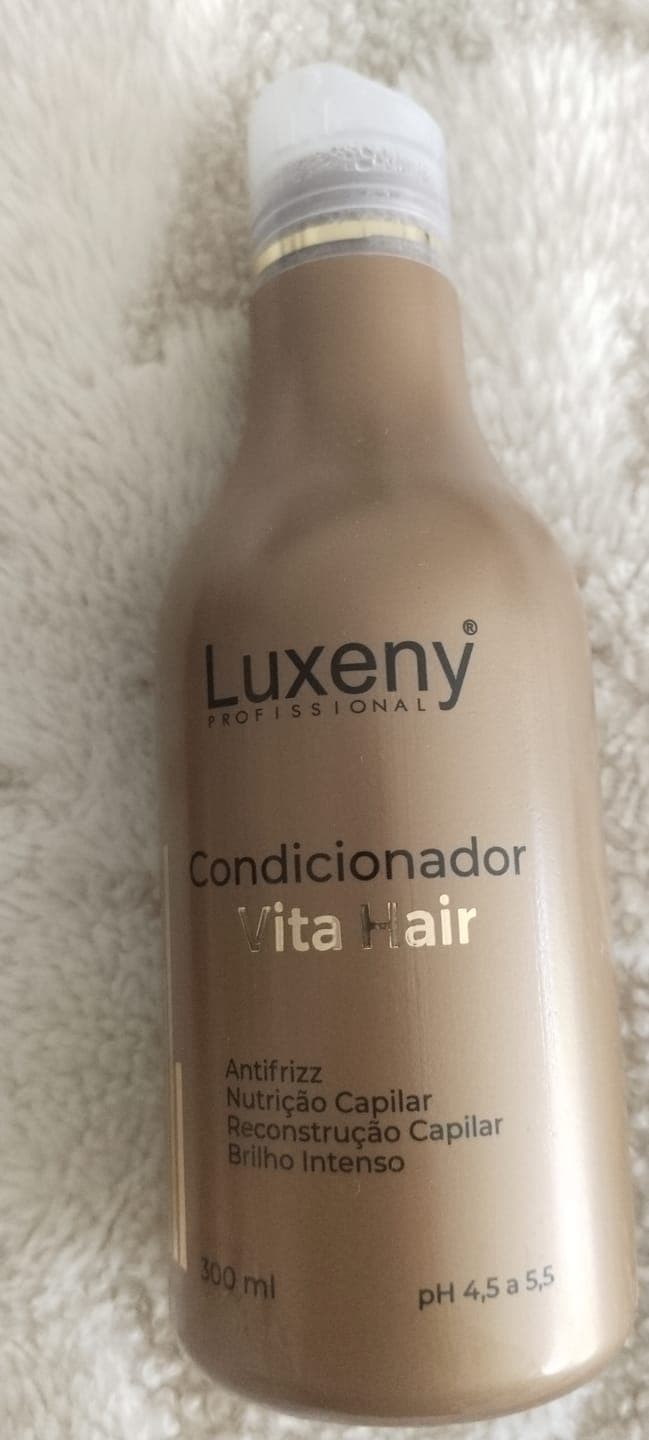 Foto de Valeska B. usando Acondicionador Reconstrucción Vita Hair 300 ml
