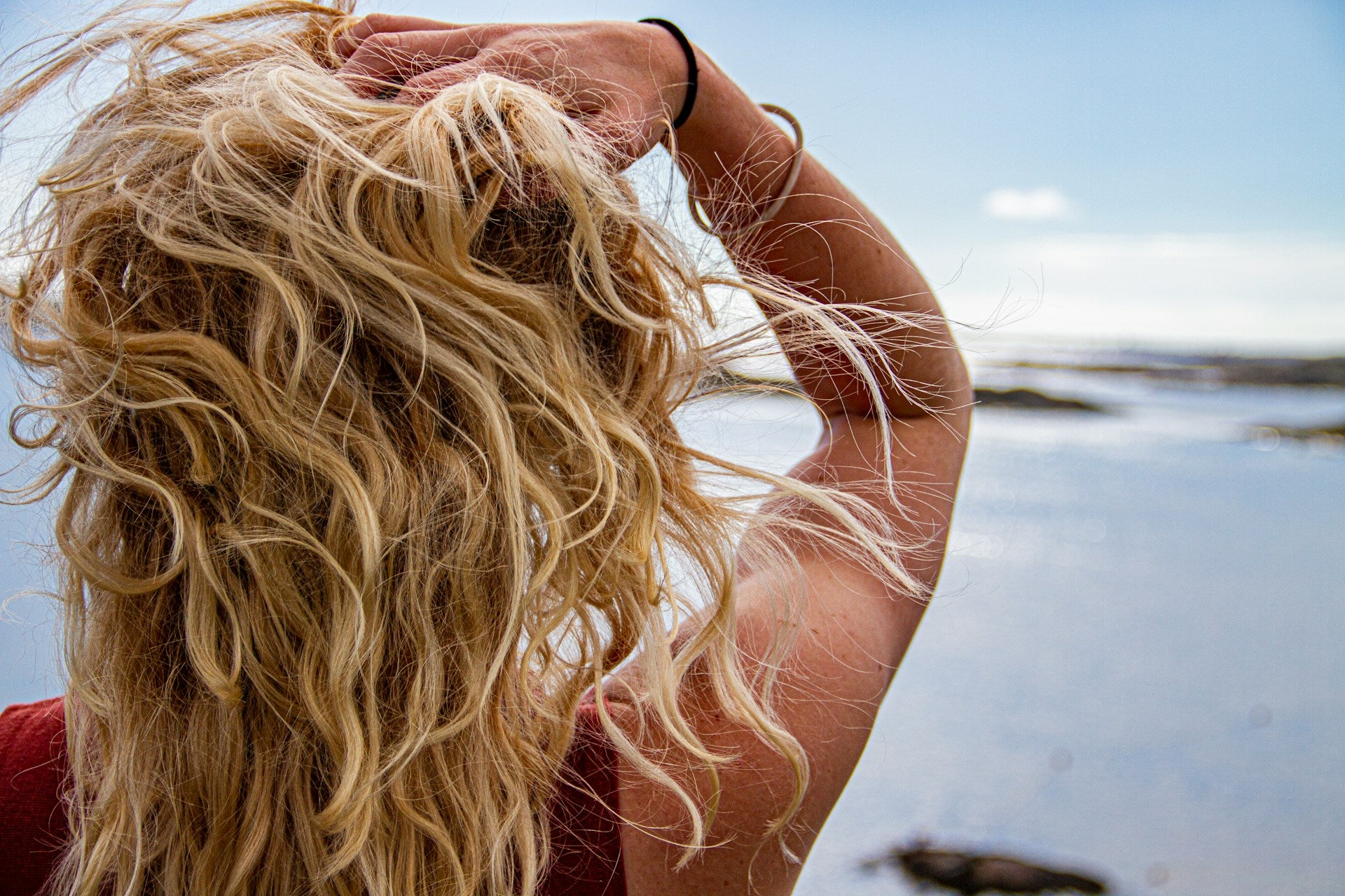 El Fenómeno del Agua Fría: Secretos Revelados para un Cabello Brillante 💧✨