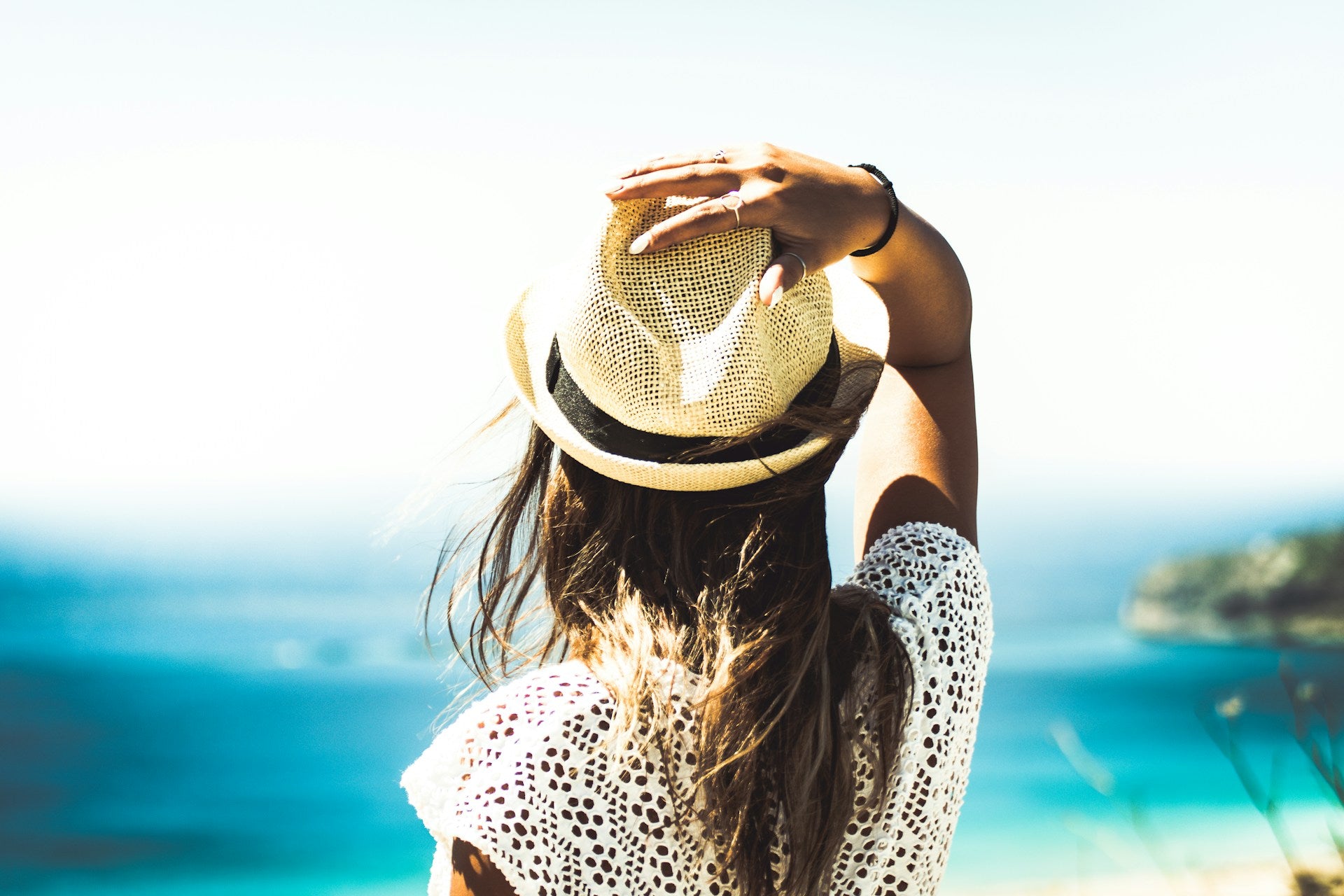 Rutina Capilar para Vacaciones de Verano: Mantén tu Cabello en Forma en Viajes