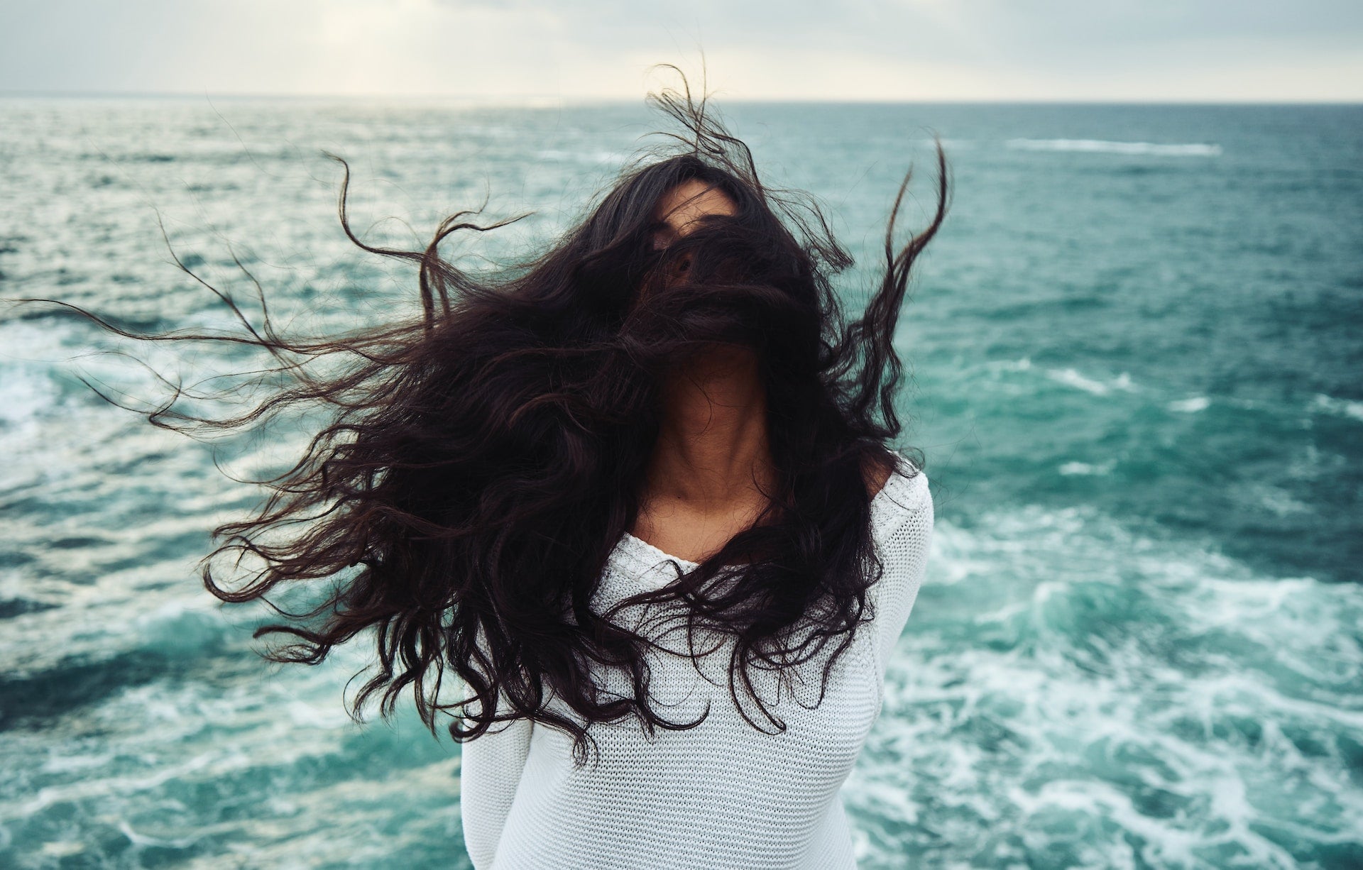 Cabello Saludable en Todas las Estaciones: Cuidados para el Cambio Climático 🌦️